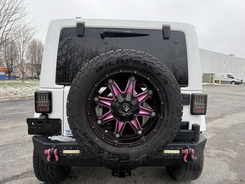 Used 2015 Jeep Wrangler Unlimited Sahara w/ Connectivity Group image 5