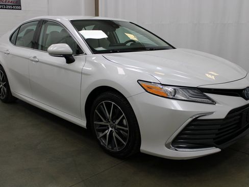Used 2023 Toyota Camry XLE image 4