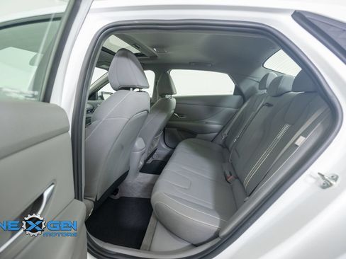 Used 2024 Hyundai Elantra SEL w/ Convenience Package FWD image 27