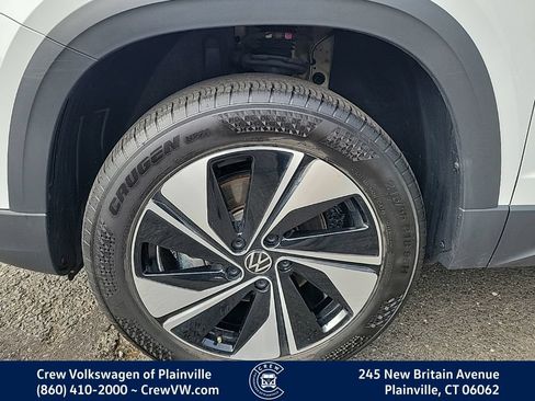 Certified 2024 Volkswagen Taos SE AWD/4WD image 17