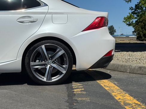Used 2018 Lexus IS 300 w/ Comfort Package RWD image 11