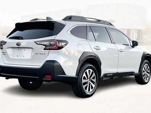 Used 2024 Subaru Outback Premium image 6
