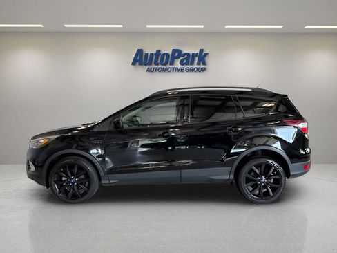 Used 2018 Ford Escape SE w/ SE Sport Appearance Package FWD image 4