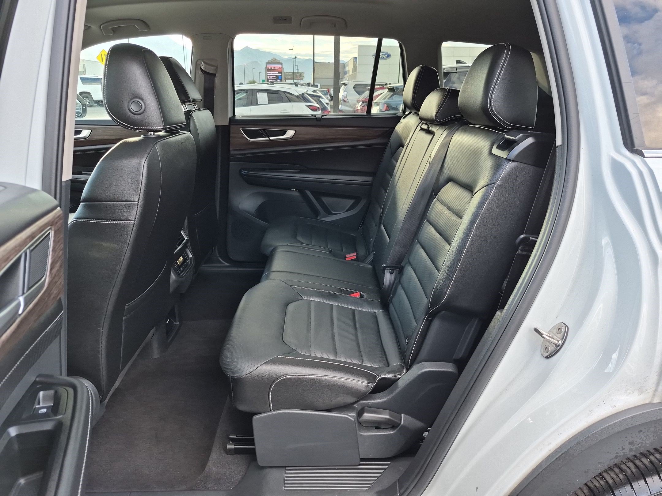 Used 2025 Volkswagen Atlas SEL AWD/4WD image 31