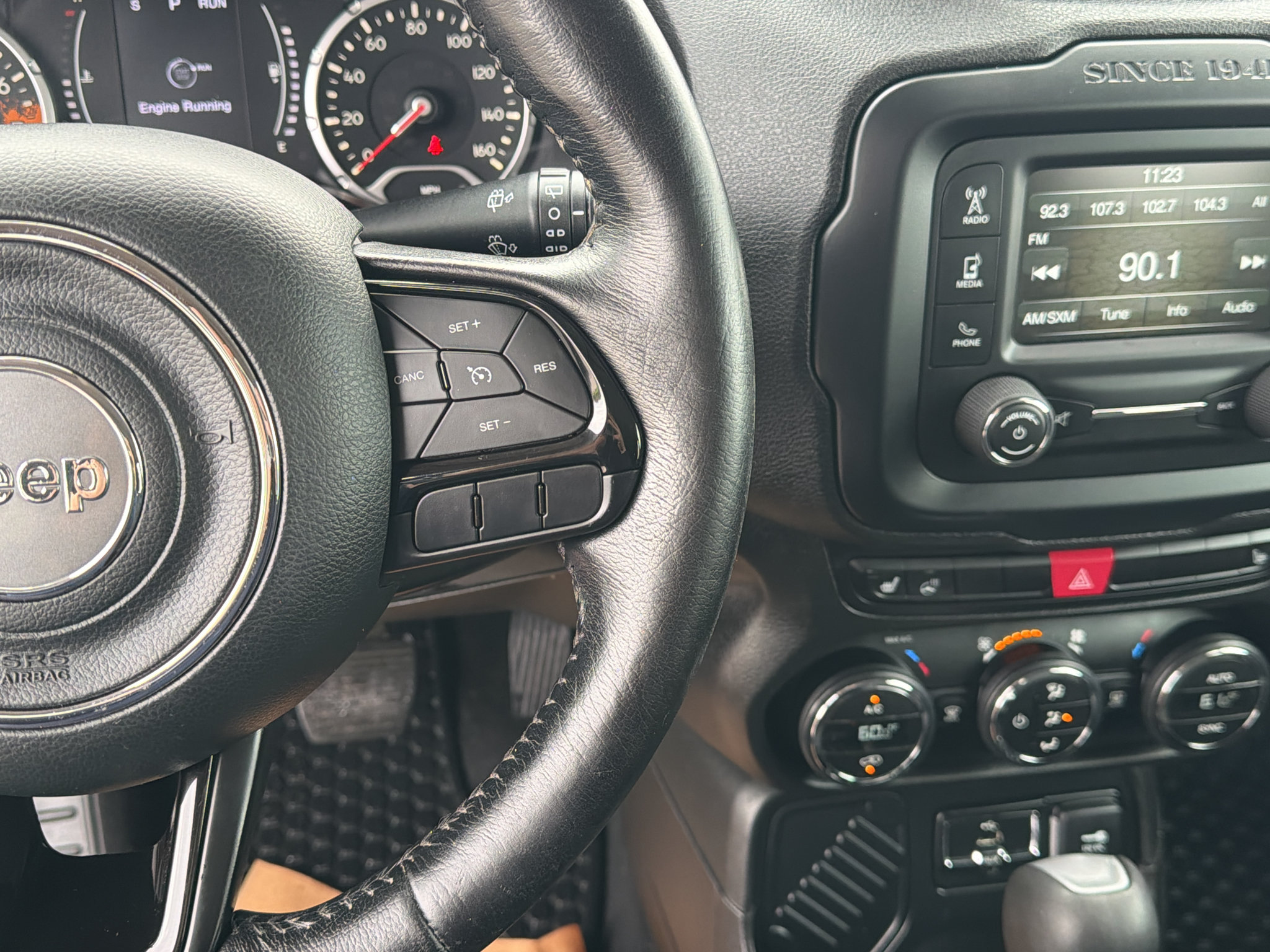Used 2017 Jeep Renegade Altitude FWD image 28