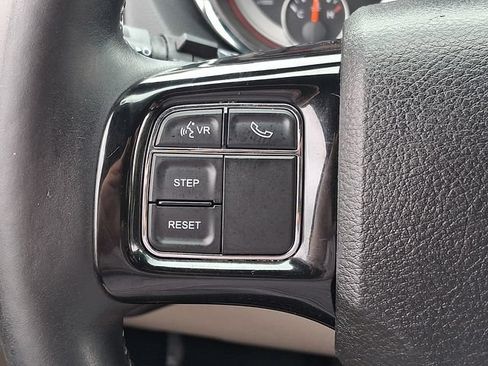 Used 2016 Dodge Grand Caravan SXT FWD image 23