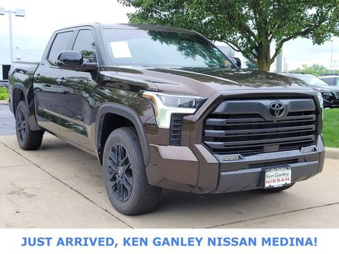 Used 2025 Toyota Tundra Limited AWD/4WD image 1