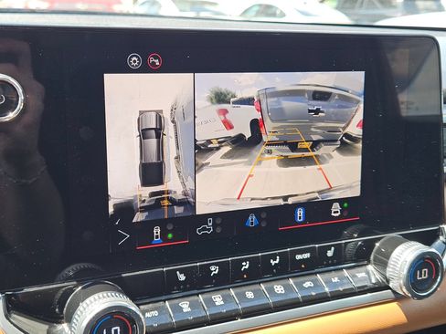 Certified 2024 GMC Canyon AT4 w/ Technology Package AWD/4WD image 19