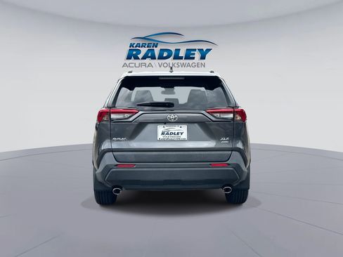 Used 2019 Toyota RAV4 XLE w/ Convenience Package image 3