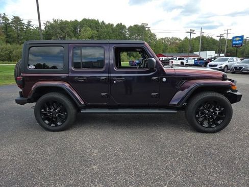 Used 2024 Jeep Wrangler Unlimited Sahara w/ Technology Group AWD/4WD image 8