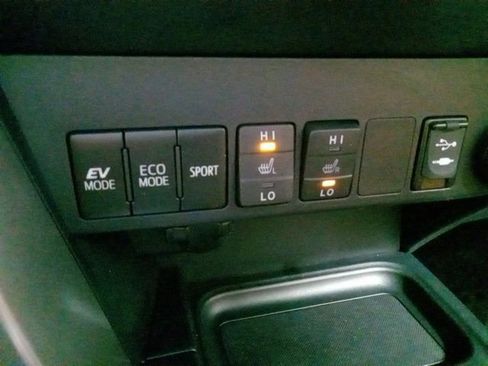 Used 2017 Toyota RAV4 Limited w/ Protection Package image 8