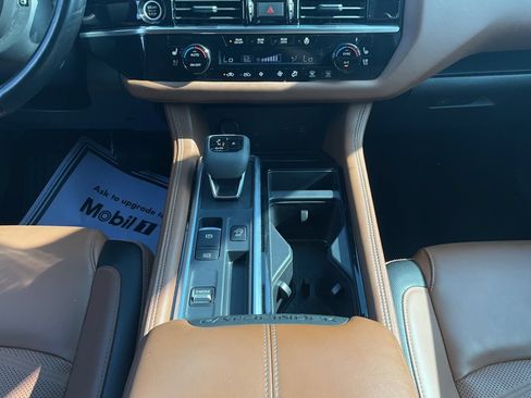 Used 2024 Nissan Pathfinder Platinum FWD image 19