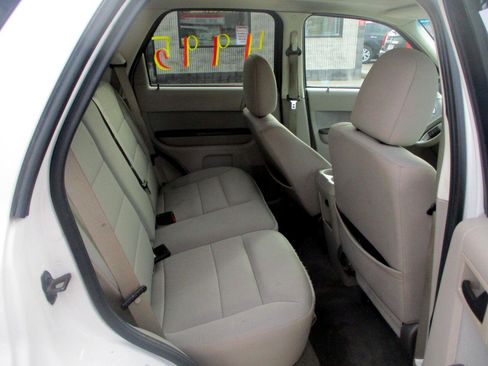 Used 2010 Ford Escape XLT image 9