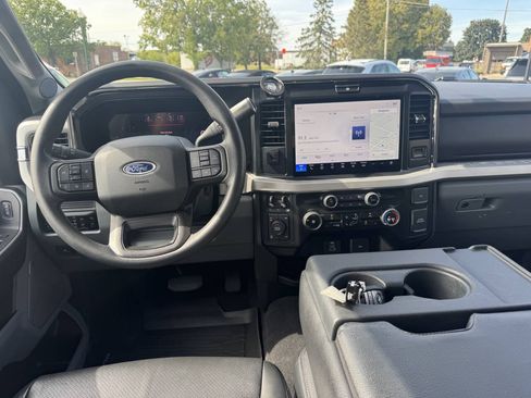 Used 2025 Ford F250 XLT w/ Black Appearance Package AWD/4WD image 9