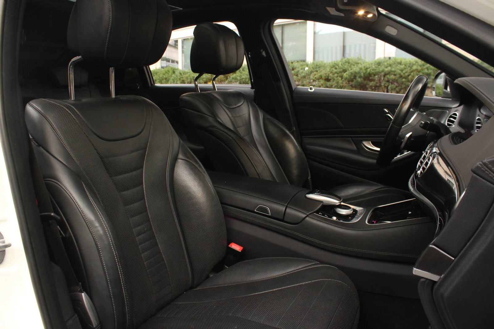 Used 2020 Mercedes-Benz S 560 Sedan w/ Premium Package image 27