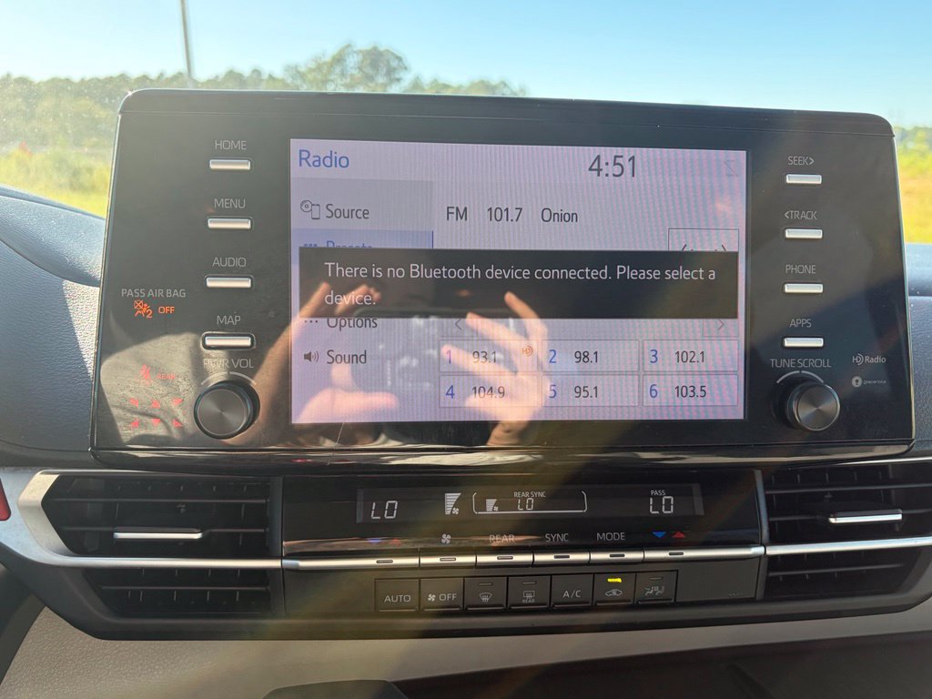Used 2023 Toyota Sienna LE FWD image 27