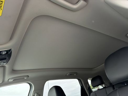 Used 2023 Kia Sorento S w/ Panoramic Sunroof Package image 36
