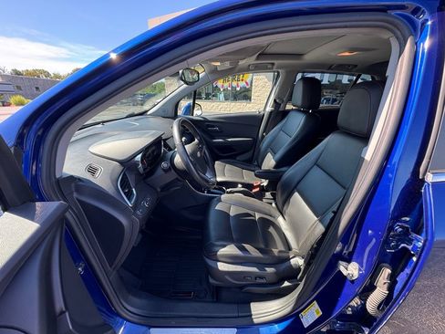 Used 2017 Chevrolet Trax Premier w/ Driver Confidence II Package AWD/4WD image 28