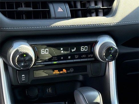 Used 2025 Toyota RAV4 XLE image 21