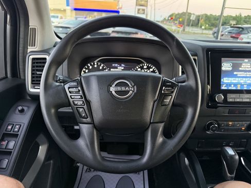 Used 2022 Nissan Frontier SV RWD image 15