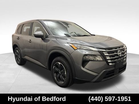 Used 2024 Nissan Rogue SV AWD/4WD image 3