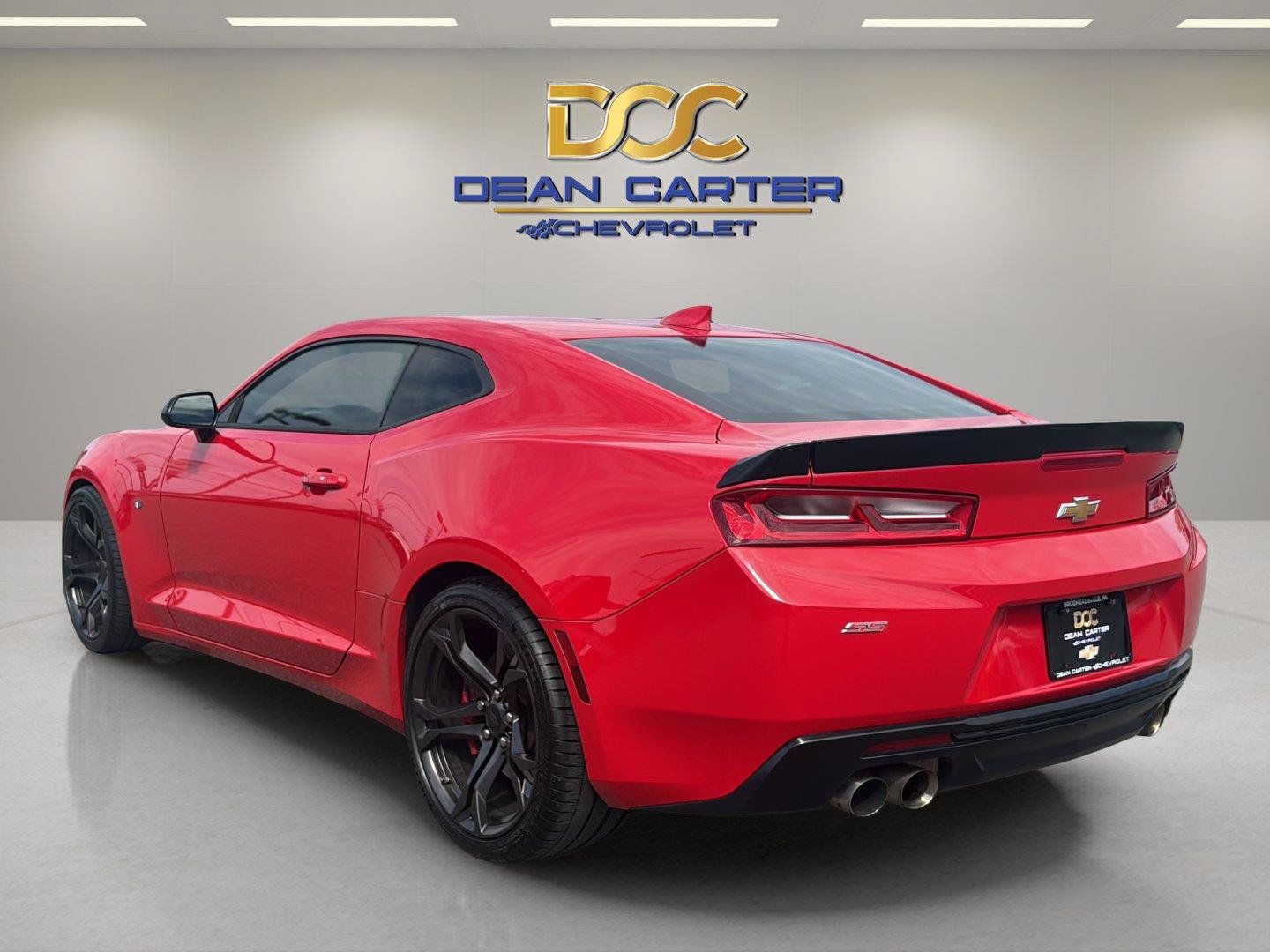 Used 2018 Chevrolet Camaro SS RWD image 3