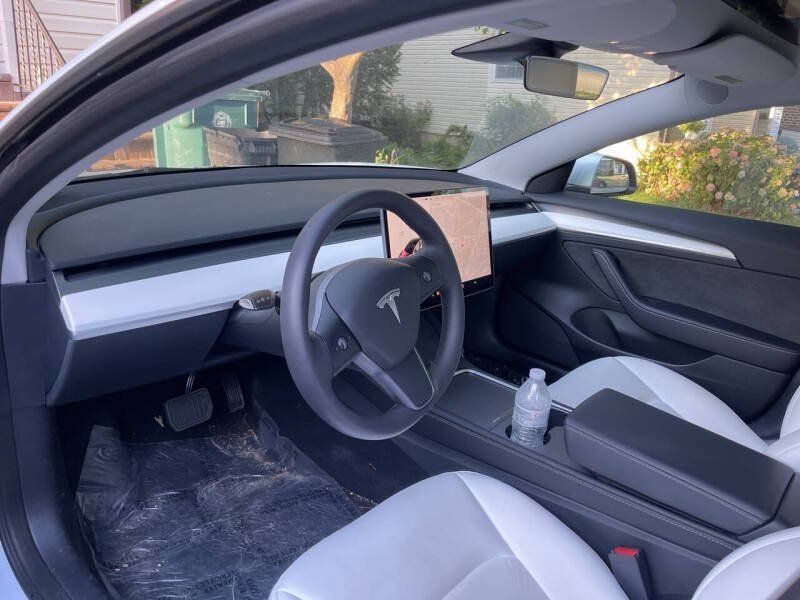 Used 2023 Tesla Model 3 Standard Range RWD image 2