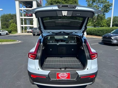 Used 2024 Volvo XC40 B5 Plus w/ Protection Package Premier AWD/4WD image 9