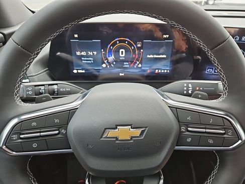 New 2026 Chevrolet Traverse LT w/ Sun and Wheel Package FWD image 3
