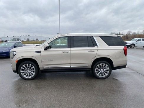 Used 2021 GMC Yukon Denali w/ Denali Premium Package image 3