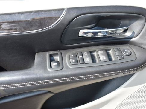 Used 2013 Chrysler Town & Country Touring-L w/ Entertainment Group #2 FWD image 19