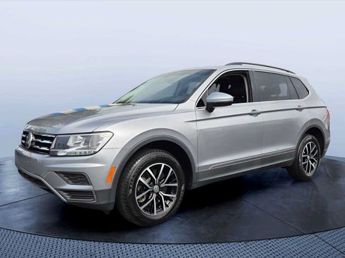 Used 2021 Volkswagen Tiguan SE FWD image 2