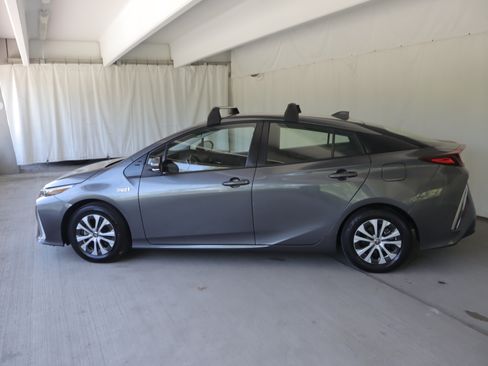Used 2022 Toyota Prius Prime LE FWD image 22