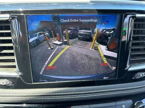Used 2020 Chrysler Pacifica Limited w/ S Appearance Package FWD image 9