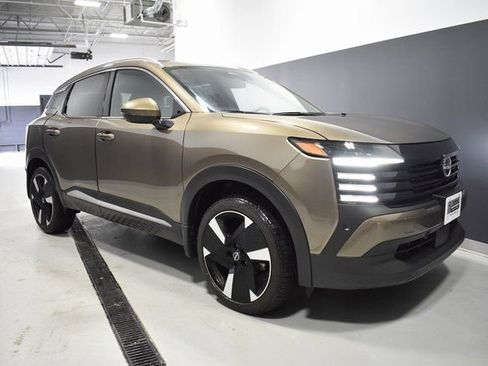 Certified 2025 Nissan Kicks SR image 7