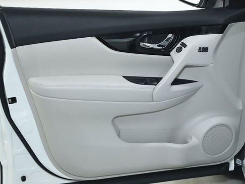 Certified 2022 Nissan Rogue Sport SL w/ Premium Package image 17