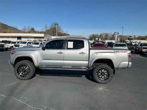 Used 2020 Toyota Tacoma TRD Sport image 8