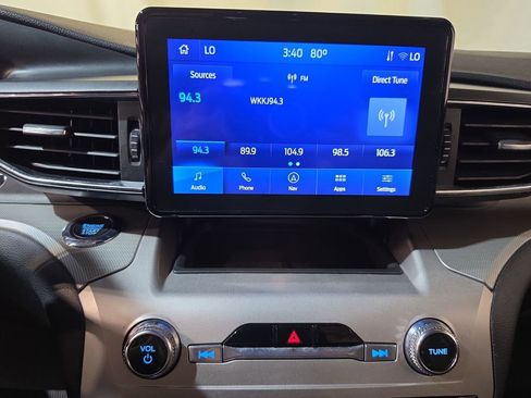 Used 2022 Ford Explorer XLT w/ Equipment Group 202A AWD/4WD image 12