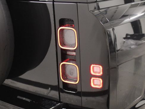 Certified 2024 Land Rover Defender 130 V8 image 10