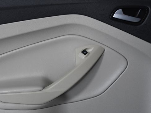 Used 2017 Ford Escape SE image 23