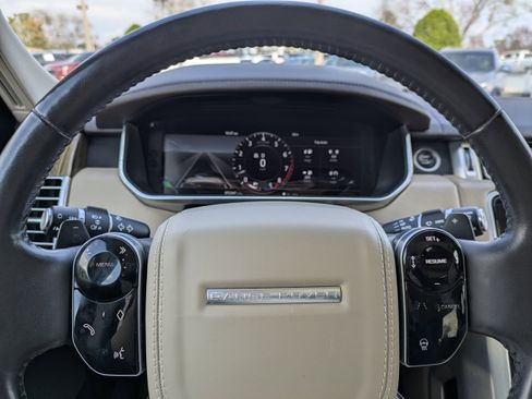 Used 2018 Land Rover Range Rover HSE image 32