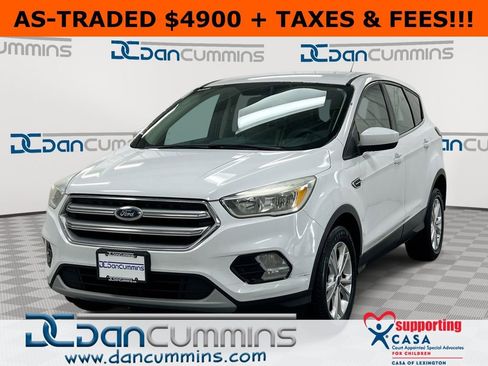Used 2017 Ford Escape SE FWD image 1