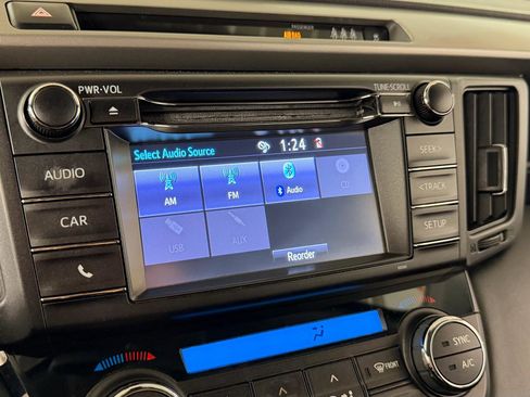 Used 2018 Toyota RAV4 XLE AWD/4WD image 19