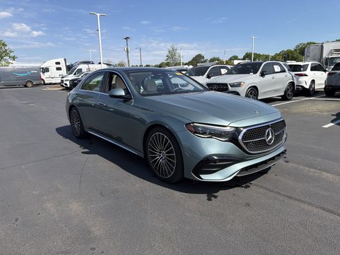 Used 2025 Mercedes-Benz E 450 4MATIC Sedan image 3