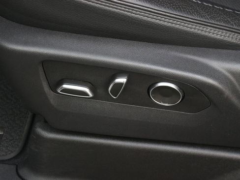 Used 2025 GMC Yukon XL Denali image 17