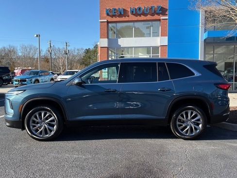 Used 2025 Buick Enclave Preferred image 2