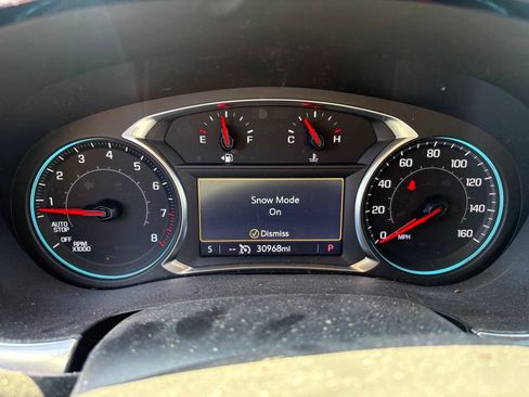 Used 2023 Chevrolet Traverse LT FWD image 15