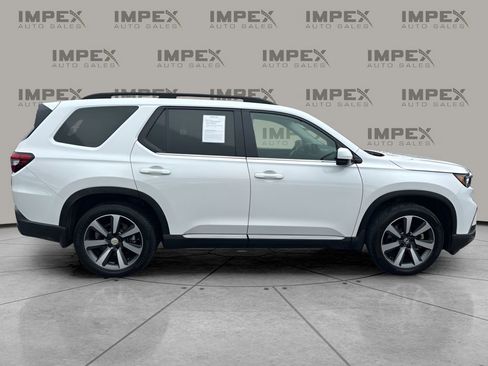 Used 2024 Honda Pilot Touring image 6