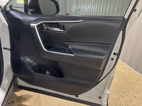 Used 2023 Toyota RAV4 SE image 27