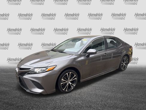 Used 2019 Toyota Camry SE image 5